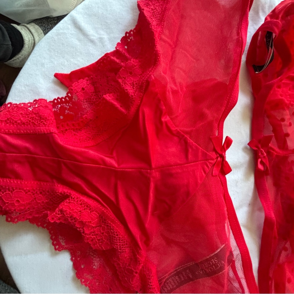 Victoria's Secret Red Lace Bra Set - Picture 8 of 10